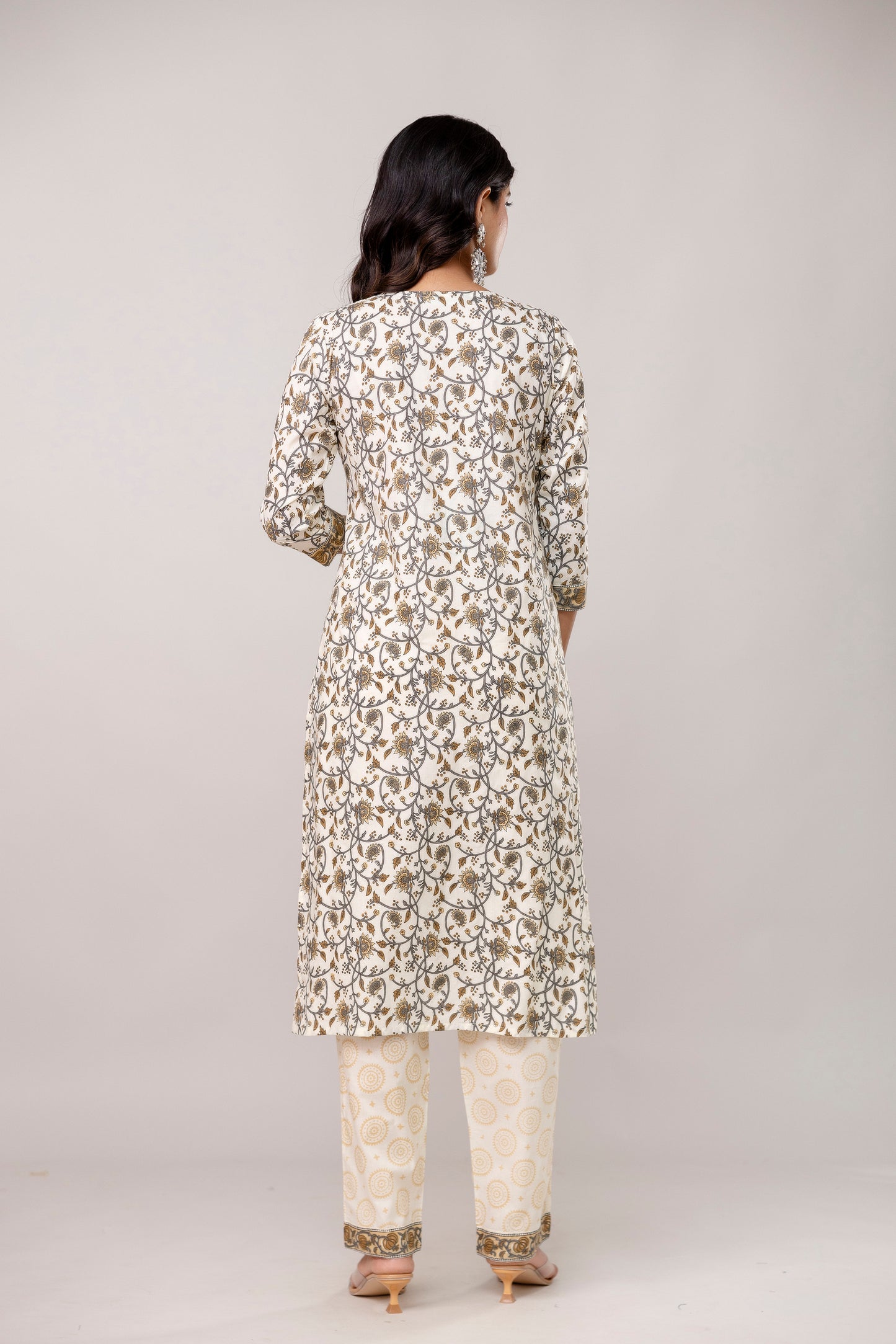 White Colour V-Neck Kurta Set with Intricate Border Print Dupatta